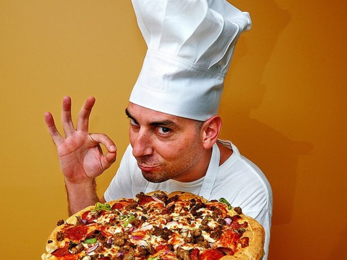 Итальянец с пиццей